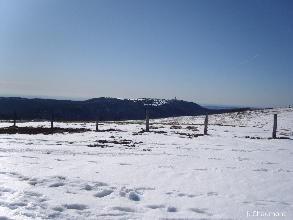 Des sommets vosgiens majestueux, dominant les environs.JPG
